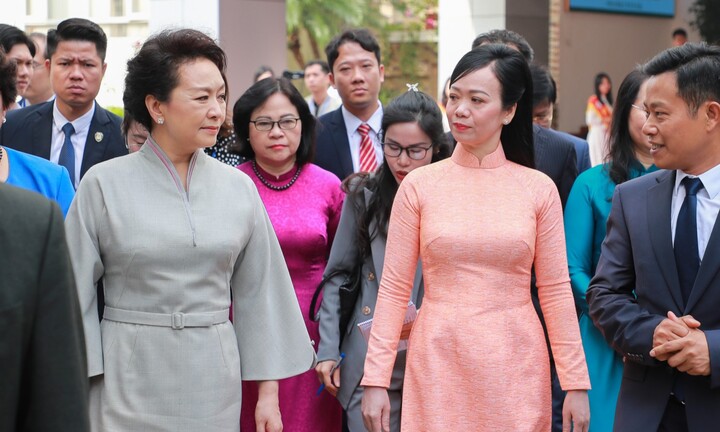 Hai Phu nhân Chủ tịch nước Việt Nam, Trung Quốc thăm Đại học Quốc gia Hà Nội