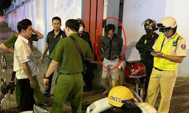 Bắt kẻ nghi trộm taxi có biểu hiện bất thường, lái xe gây va chạm giao thông