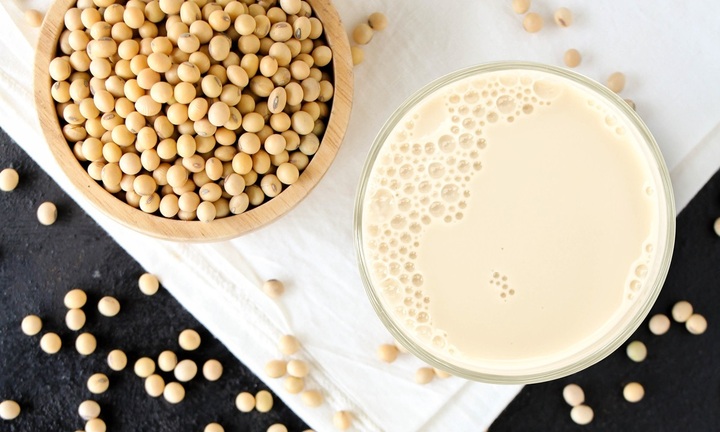 Sữa đậu nành tốt nhưng những người này cần tránh xa