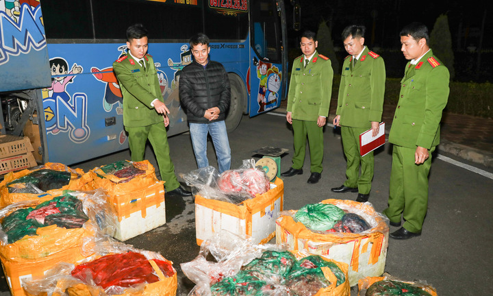 Sơn La: Phát hiện gần 9 tạ thực phẩm hôi thối đang trên đường vào các nhà hàng