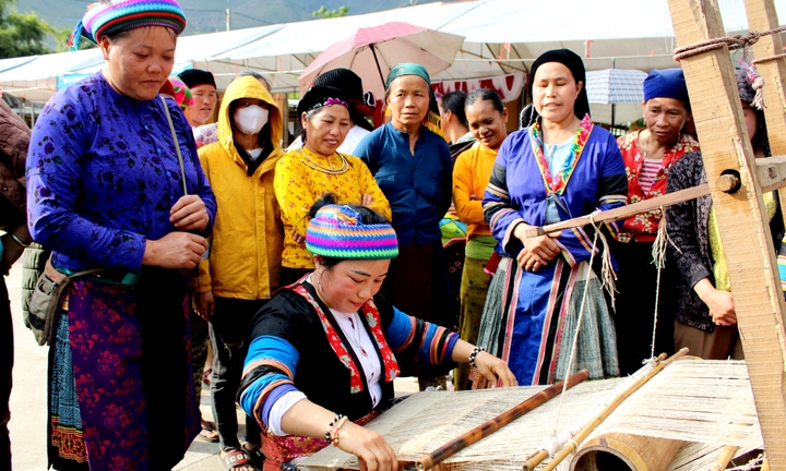 Hà Giang đổi mới tư duy, phát huy bền vững giá trị bản sắc văn hoá