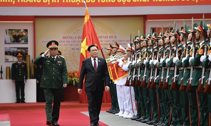 Chủ tịch Quốc hội Vương Đình Huệ làm việc với Tổng cục Công nghiệp Quốc phòng