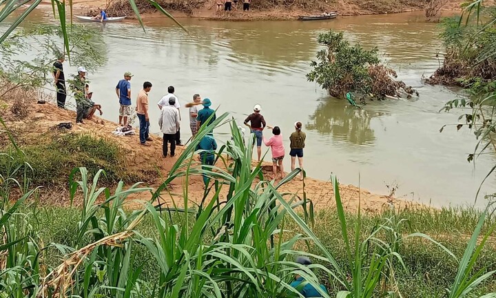 Tìm kiếm người đàn ông bị nước cuốn mất tích khi đi trồng keo