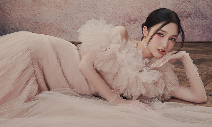 Rũ bỏ hình ảnh ngọt ngào, Á hậu Phương Nhi khoe vai trần quyến rũ