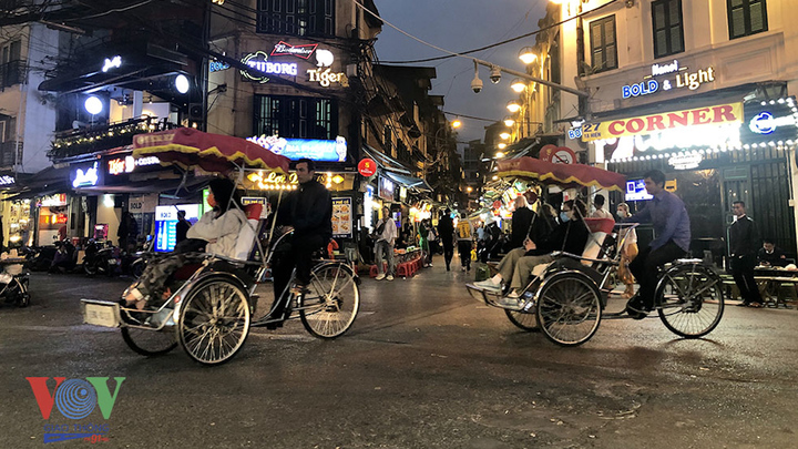 Phố Tạ Hiện - 'Ngã tư quốc tế' giữa lòng Hà Nội