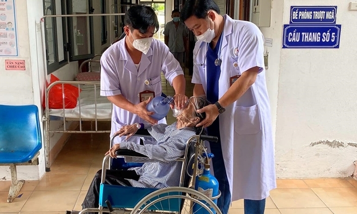 Bác sĩ cải tiến xe lăn, được ghi danh vào Sách vàng Sáng tạo Việt Nam