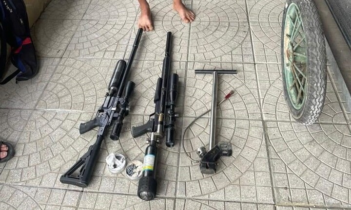 Đang đứng ở chợ, người phụ nữ bất ngờ bị đạn găm trúng ngực