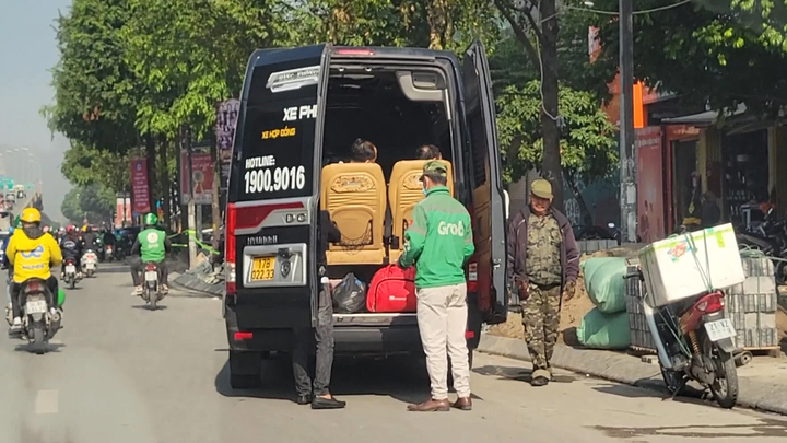 Xe khách đội lốt 'xe hợp đồng, xe du lịch' náo loạn khắp các tỉnh thành