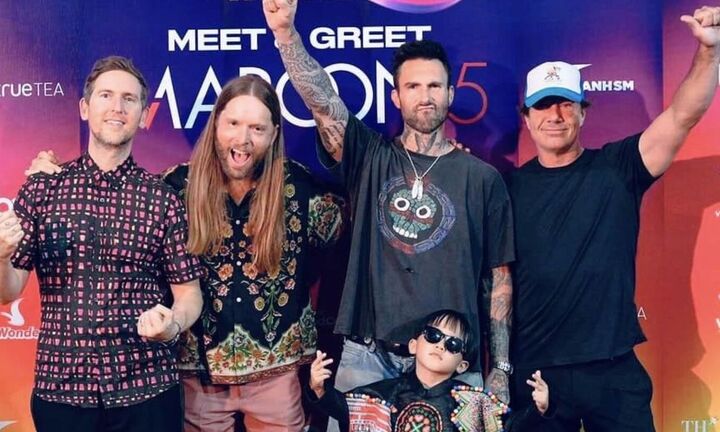 Trưởng nhóm Maroon 5 bất ngờ tặng quà cho rapper nhí