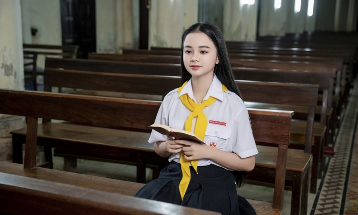 Mẫu nhí Maika Ngọc Khánh ra MV mừng Giáng sinh