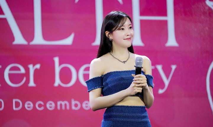 Hyomin (T-ara) khoe vai trần giữa giá lạnh, nhắn nhủ fan Việt: 'Tôi yêu các bạn'