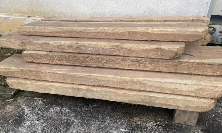 Bắt quả tang 2 kẻ lái ô tô vận chuyển gỗ lậu ở Thừa Thiên - Huế