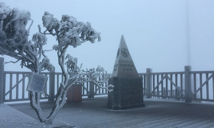 Đêm nay miền Bắc gia tăng rét buốt, đỉnh Fansipan có thể xảy ra mưa tuyết nhẹ