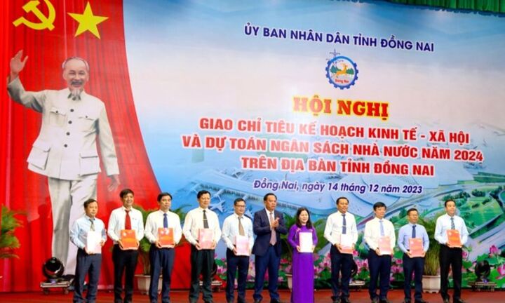 Giám đốc BHXH tỉnh Đồng Nai đón nhận Huân chương Lao động hạng Ba