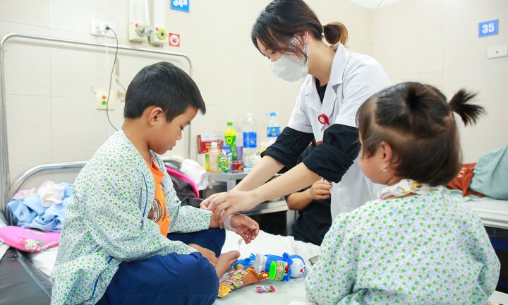 Trời rét đậm, nhiều trẻ nhập viện vì bệnh hô hấp