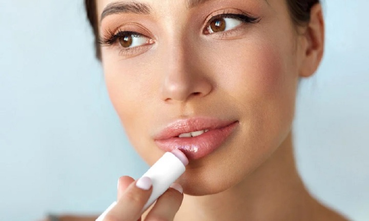 Vì sao son bóng không chỉ có tác dụng làm đẹp mà còn dưỡng môi rất tốt?