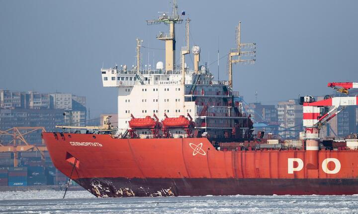 Tàu phá băng hạt nhân của Nga cháy trên biển