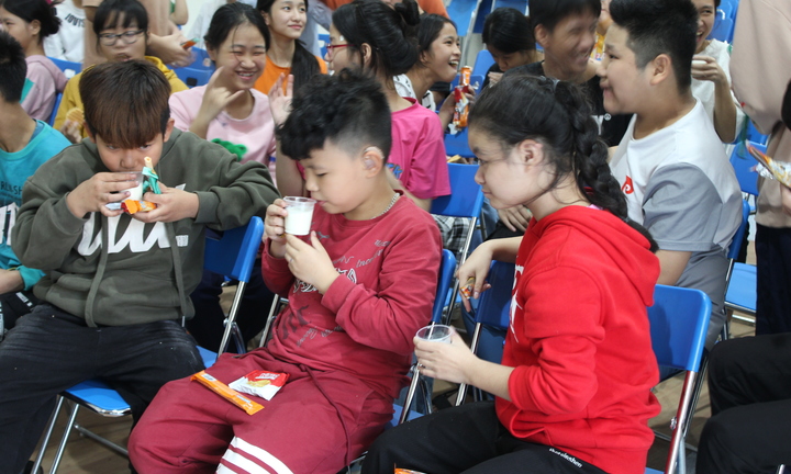 Hismart trao tặng hàng triệu ly sữa cho trẻ em khó khăn