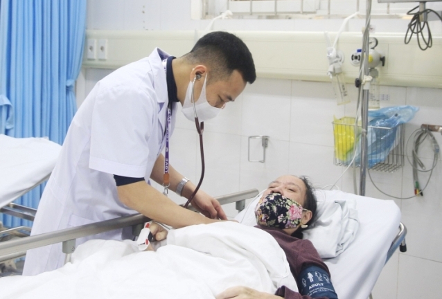 Miền Bắc rét đậm kéo dài, người già, trẻ nhỏ nhập viện gia tăng