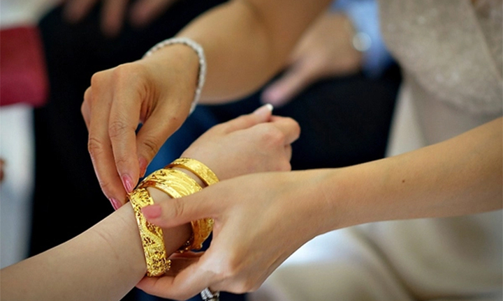 Giá vàng cao kỷ lục, tôi buốt ruột khi phải mừng cưới 'trả nợ' chị chồng 5 chỉ