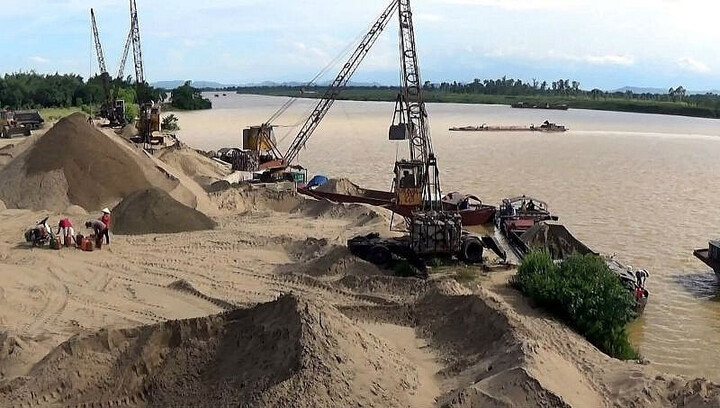 Đấu giá 3 mỏ cát thu gần 1.700 tỷ đồng: Công an Hà Nội thông tin