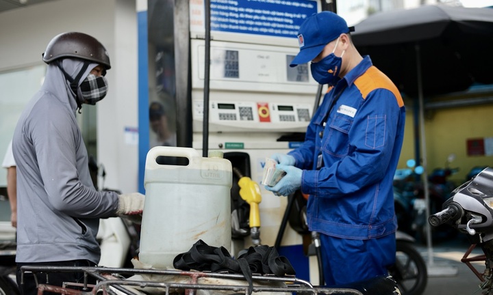 Giá xăng trong nước hôm nay có thể quay đầu giảm