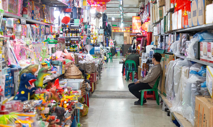 'Thiên đường mua sắm' vùng biên đìu hiu ngày cuối năm