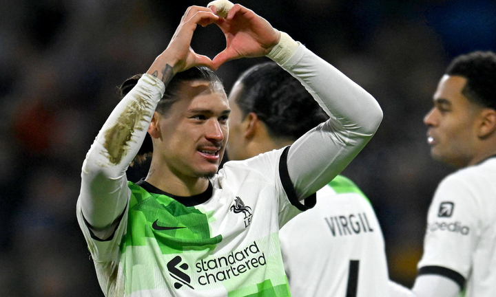 Liverpool tạm chiếm ngôi đầu bảng của Arsenal
