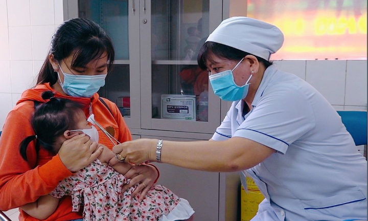 TP.HCM tạm thoát cảnh cạn kiệt vaccine 5 trong 1