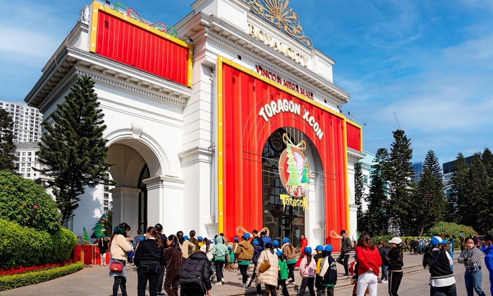 Hội chợ Art toy Giáng sinh quốc tế tại Vincom 'gây bão' dịp lễ hội cuối năm