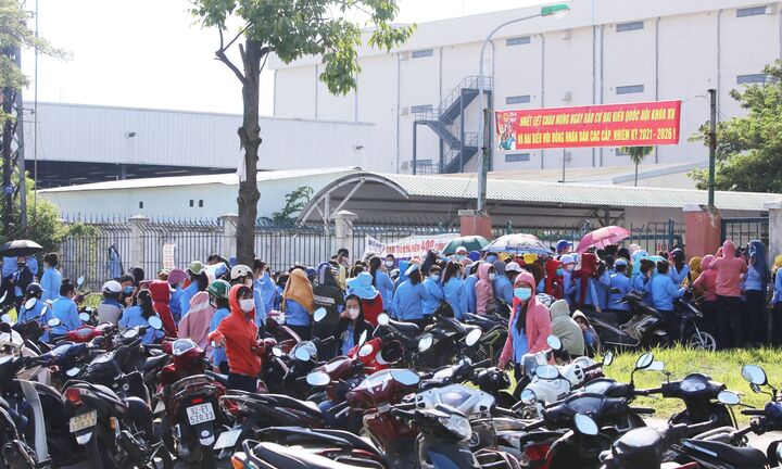 Nghỉ ốm dài ngày có được hưởng lương ngày lễ?