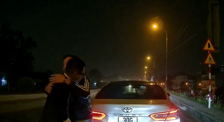 Ấm lòng trước cách ứng xử văn minh của tài xế ô tô