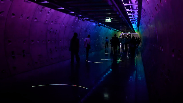 Màn trình diễn ánh sáng dưới đường hầm ga tàu điện ở Thái Lan