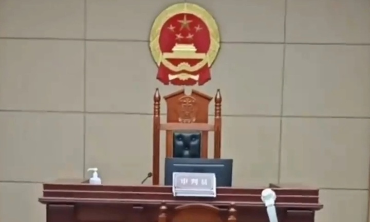 Con gái kiện cha mẹ, đòi chia tài sản để lấy tiền đi du học