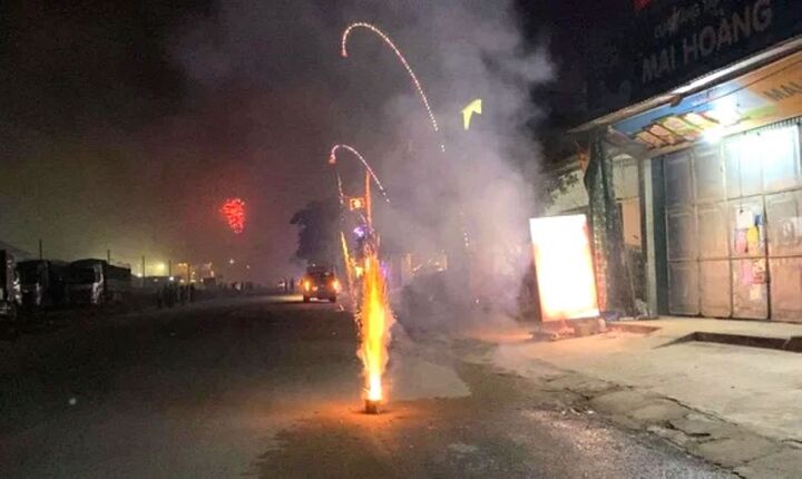 Đốt pháo trái phép ngày Tết bị phạt thế nào?