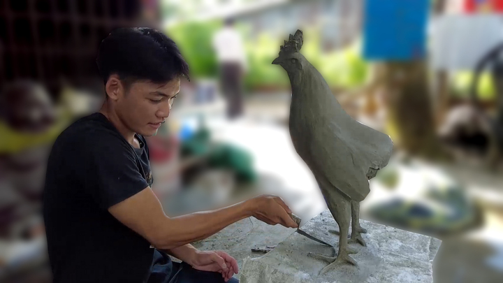 Chàng trai An Giang tạc tượng gà 'đẻ' ra tiền 