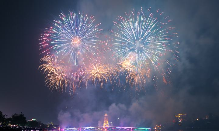 Mãn nhãn màn pháo hoa chào đón năm mới 2024