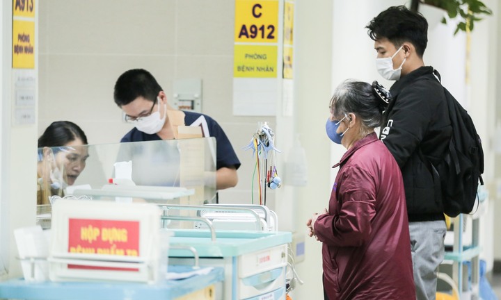  Bộ Y tế thí điểm bỏ giấy chuyển tuyến bảo hiểm y tế từ tháng 4/2024