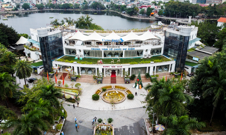 Ì ạch tháo dỡ mãi chưa xong các công trình sai phạm trong Công viên Tuổi trẻ 