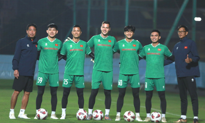 Đặng Văn Lâm chấn thương trước thềm Asian Cup, HLV Troussier ứng phó thế nào?