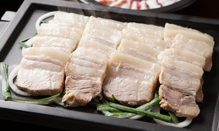 Thói quen ăn thịt tái khiến người đàn ông nhiễm sán lợn