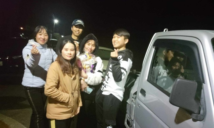 Gom nước uống, lái xe vào vùng tâm chấn động đất hỗ trợ người Việt ở Nhật