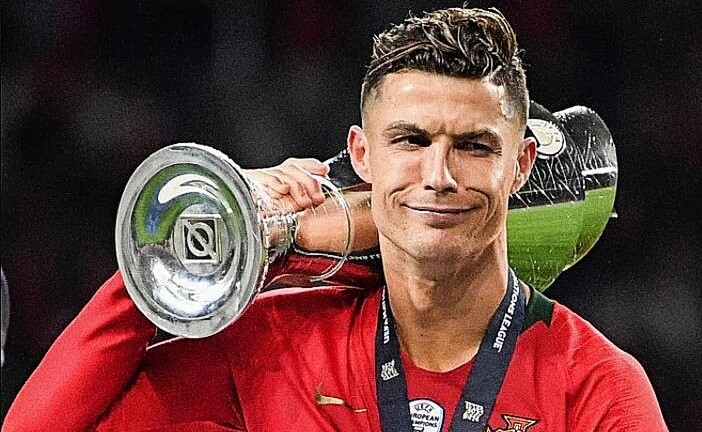 Ronaldo nhận vinh dự chưa từng có trong lịch sử