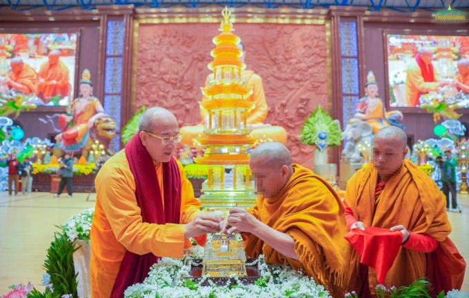 'Xá lợi tóc Phật' ở chùa Ba Vàng: Nếu trục lợi, luật pháp phải xử nghiêm