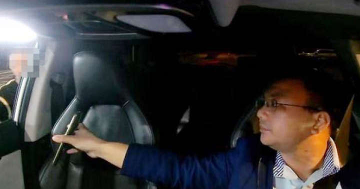 Nữ khách quỵt tiền ‘ship’ điện thoại, tài xế taxi trả đũa theo cách ‘khó đỡ’