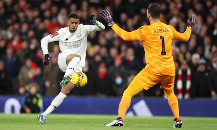 Arsenal 0-2 Liverpool: Chấm dứt hi vọng