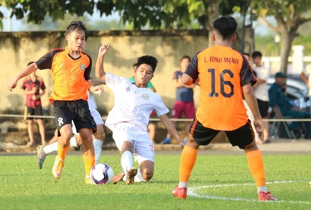 Dàn cầu thủ 16 tuổi gây bất ngờ tại vòng loại U19 Quốc gia