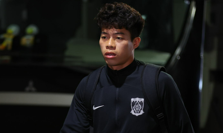 Sao Thái Lan bỏ Asian Cup về CLB tập luyện khiến cổ động viên phẫn nộ