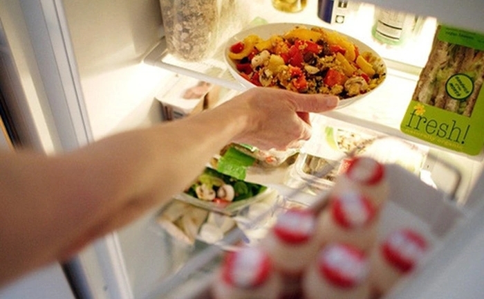 Trữ thức ăn tối cho bữa trưa hôm sau có tốt?