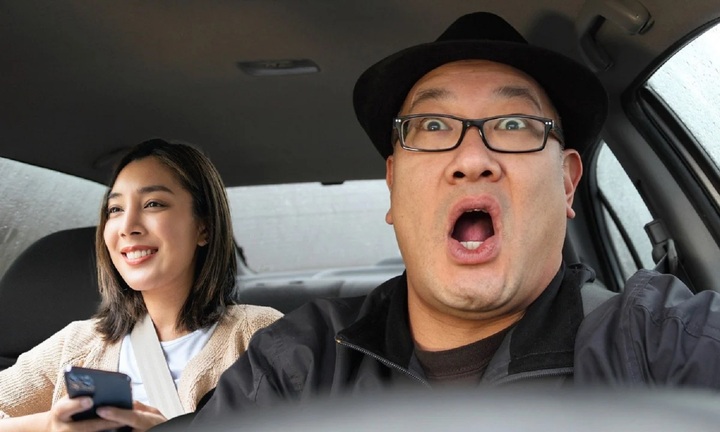 Bị tài xế taxi gạ tình thô thiển, cô gái giả điên để tự giải thoát